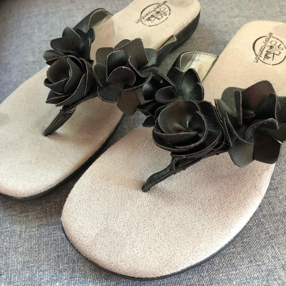 Life Stride Sandals (New Without Tags) Size 9